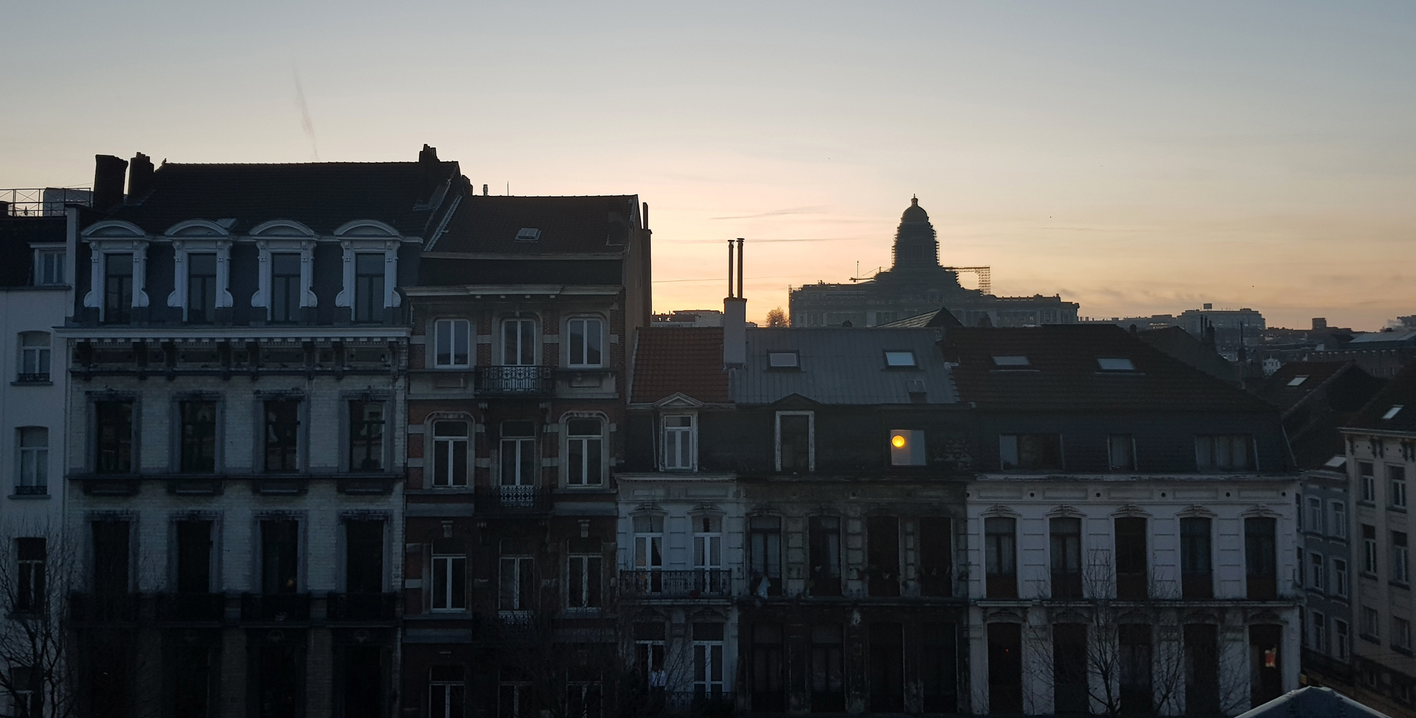 maarten greve caught moon at sunrise